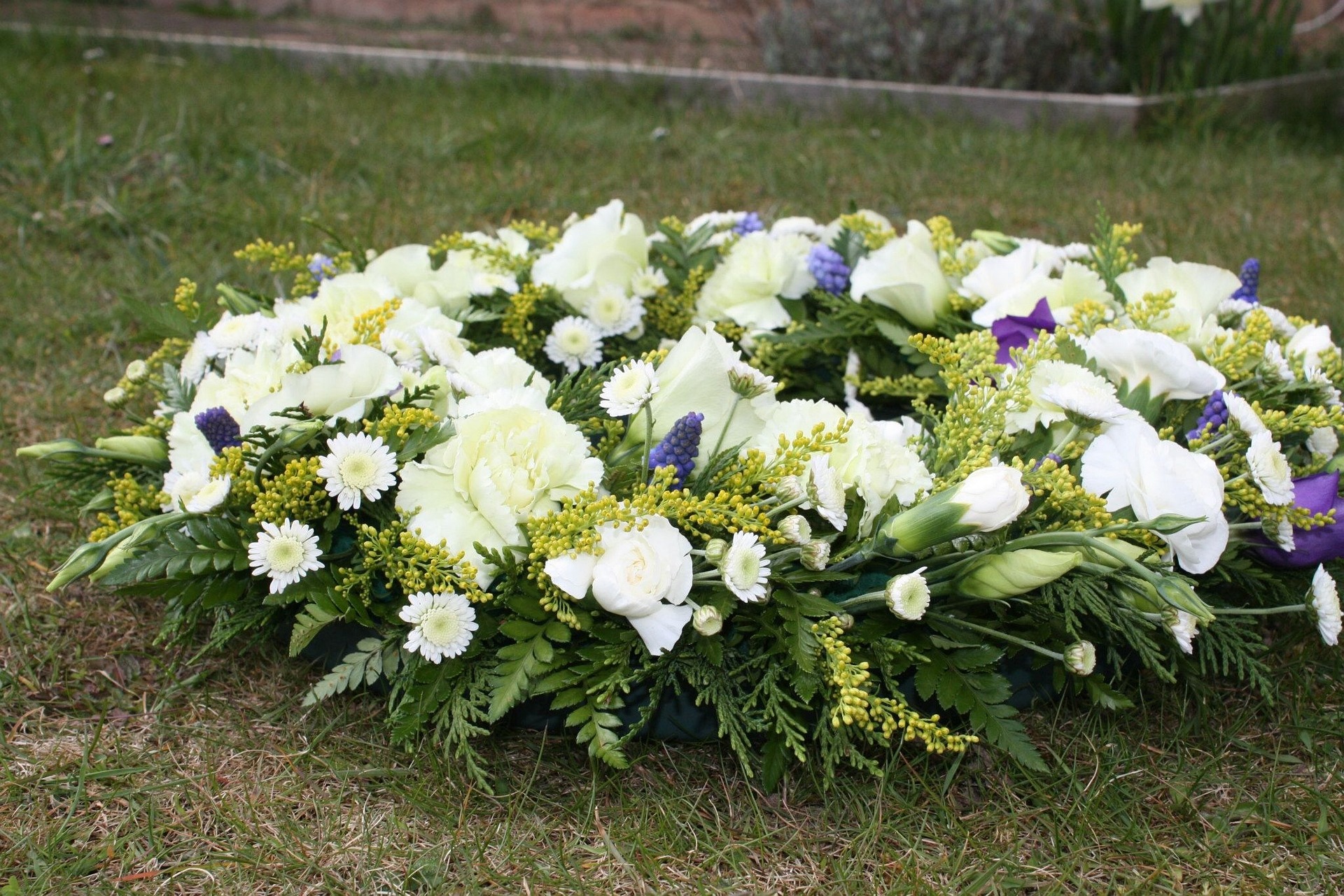 floristluton-funeral-flowers-374183_1920